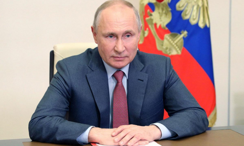 Путин расширил выплаты в 10 тыс. рублей на школьников