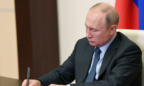 Путин продлил санкции против Запада