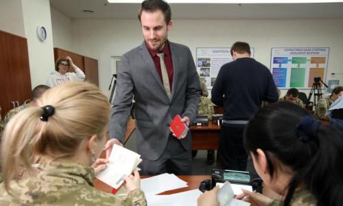 Киев назвал условия введения виз для россиян