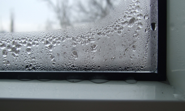 Лёгкое решение проблемы образования конденсата на окнах